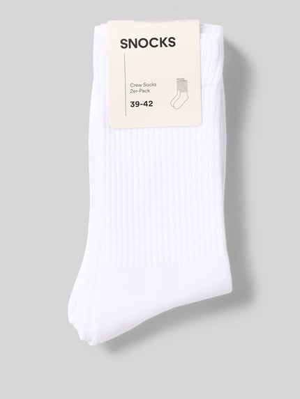 Produktfoto, weiße Socken mit elastischem Bund Modell 'Crew' im 2er-Pack von Snocks aus Baumwoll-Mix für Herren vor grauem Hintergrund.