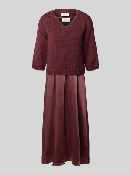 Produktfoto, Figurumschmeichelendes Freizeitkleid mit Spitzenbesatz von ROBE LÉGÈRE in Bordeaux, unifarben, Strickoptik, Satin, seitliche Saumschlitze