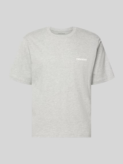 Productfoto, T-Shirt met logo en ronde hals van REVIEW in lichtgrijs, katoen-viscosemix, regular fit, logo op de borst, ruglengte maat M 64 cm