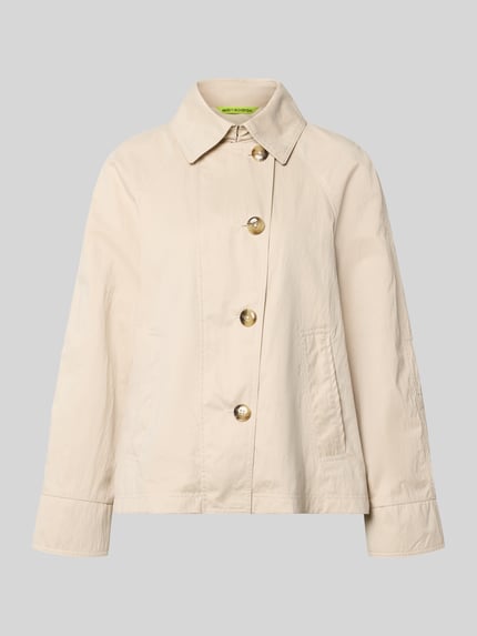 Produktfoto, Jacke mit seitlichen Eingrifftaschen und Kentkragen von Fuchs Schmitt, beżowy kolor, prosty krój, raglanowy rękaw, guzikowe zapięcie, kieszenie boczne, długość tyłu w rozmiarze 36: 64 cm, szerokość ramion w rozmiarze 36: 38 cm, szerokość w biuście w rozmiarze 36: 51 cm, długość rękawa w rozmiarze 36: 44 cm, gładka faktura