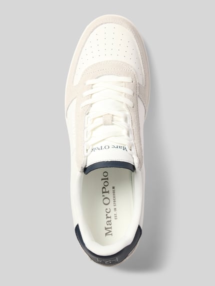 Productfoto, witte en beige sneakers met lederen details, blauwe accenten, sneakers met echt leer model 'VINCENZO 2A' van Marc O'Polo, heren
