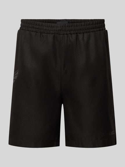 Produktfoto, Shorts mit Logo und elastischem Bund von COLUCCI in Schwarz, Regular Fit, Eingrifftaschen, glatte Textur, neutraler Hintergrund.
