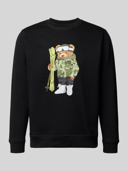 Produktfoto, czarna bluza Sweatshirt mit Motiv-Print von CHILL PILL z mieszanki bawełny, krój regular fit, nadruk z motywem misia, okrągły dekolt, długość tyłu w rozmiarze M 68 cm, długość rękawa w rozmiarze M 66 cm