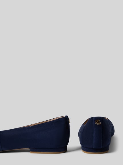 Produktfoto, Ballerina aus reinem Schafsleder von Lauren Ralph Lauren, Optik: Unifarben, Schuhspitze spitz, flach, Logo-Applikation, Schlupf/offen, glatte Sohle, Material: reines Schafsleder