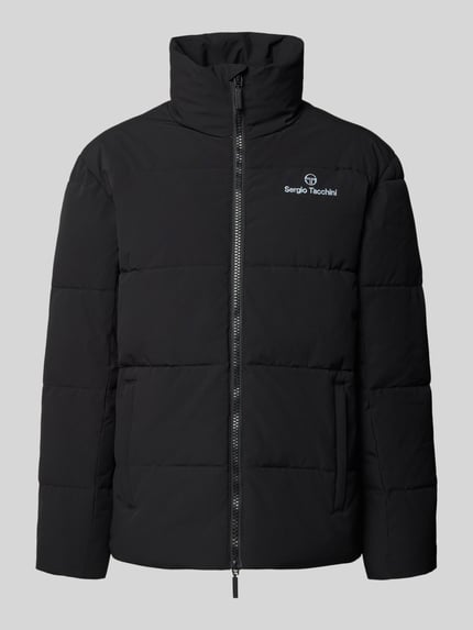 Produktfoto, Steppjacke mit Stehkragen Modell 'NILO' von SERGIO TACCHINI, Schwarz, Material-Mix mit Stretch-Anteil, Regular-Fit, Reißverschluss, Label-Stitching, Eingrifftaschen, Maße in Größe M: Rückenlänge 74 cm, Schulterbreite 55 cm, Brustweite 63 cm, Ärmellänge 66 cm