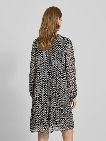 COMMA Knielanges Kleid mit Plisseefalten Black 5