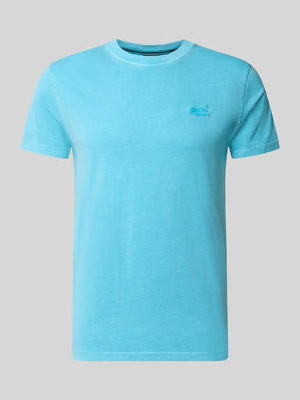 Produktfoto, T-Shirt mit Rundhalsausschnitt und Label-Stitching von Superdry in Hellblau, reine Baumwolle, Slim Fit, glatte Textur