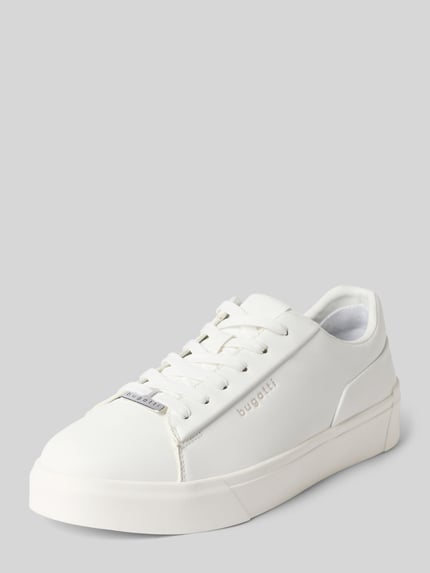Productfoto, Sneaker met logodetail model 'Gunter' van bugatti, afgeronde pasvorm, vetersluiting, hakhoogte maat 44: 4 cm, schachthoogte: 6 cm, schachtbreedte: 6 cm, wit met glad oppervlak, eenvoudige vormen