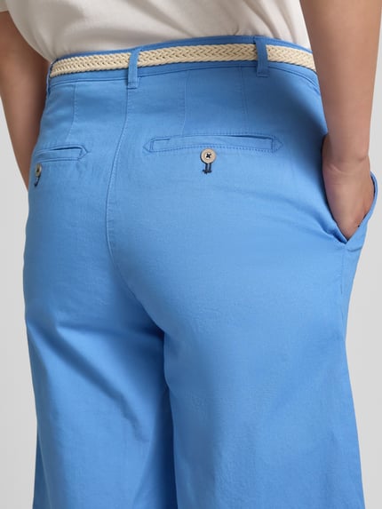 Christian Berg Woman Bermudas mit Gürtel und französischen Eingrifftaschen Blau 3