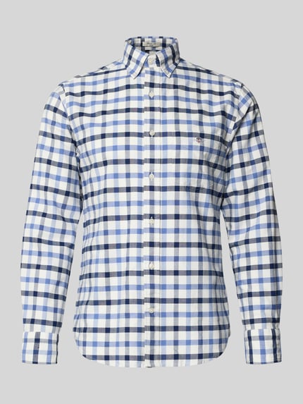 Produktfoto, Freizeithemd mit Knopfleiste von Gant für Herren, Regular-Fit aus reiner Baumwolle, kariertes Muster, Button-Down-Kragen, Brusttasche, Label-Stitching, Rückenlänge 74 cm, Schulterbreite 43 cm, Ärmellänge 65 cm.