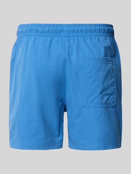 Produktfoto, blaue Straight Fit Badeshorts mit Logo-Detail Modell 'Maui' von Jack & Jones, elastischer Bund mit Tunnelzug, Herren