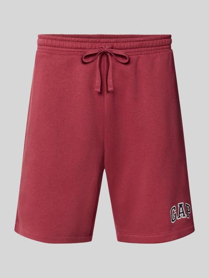 Produktfoto, Sweatshorts mit Logo und elastischem Bund von GAP aus Baumwoll-Mix in Rot, Regular-Fit, Eingrifftaschen, Logo am Bein