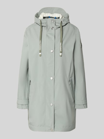 Produktfoto, Jacke mit Ärmelriegeln Modell 'NEMO' von NAUTGÅRD, kolor zielononiebieski, fason krój regular fit, kaptur z troczkiem, listwa z guzikami, kieszenie na suwak, szerokość w rozmiarze S: 51 cm, długość tyłu: 90 cm, szerokość ramion: 45 cm, długość rękawa: 62 cm