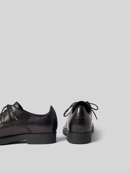 Productfoto, Derby-Schuhe met vetersluiting van MM6 Maison Margiela, afgeronde vorm, sierstiksels, gladde zool, hakhoogte 3 cm, schachthoogte 9 cm, zwart leer