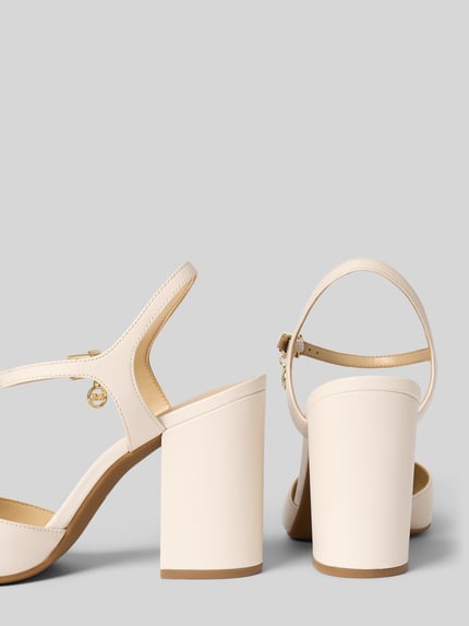 Produktfoto, Pumps aus Leder Modell 'ALEXA FLEX' von MICHAEL Michael Kors in beige mit blokhak, afgeronde punt, doornsluiting, hakhoogte 10 cm, echt leer