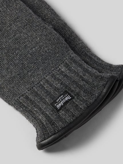 Produktfoto, Handschuhe aus reiner Wolle von EEM, grau, Strick-Optik, eingefasste Abschlüsse, unifarbenes Design, strukturierte Oberfläche