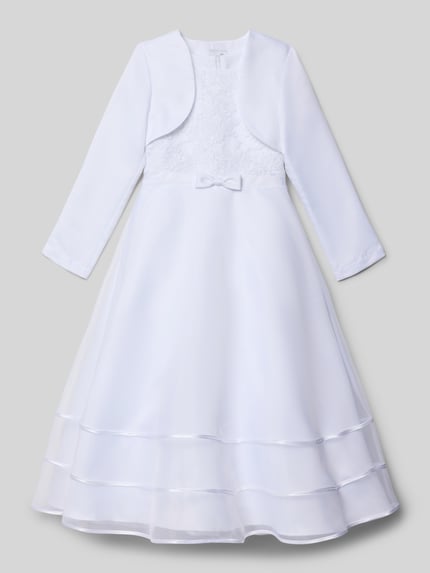 Produktfoto, Kleid im Stufen-Look mit Schleifen-Applikation von Happy Girls in Weiß, A-Linie, Taillenband, Rundhalsausschnitt, rückseitiger Reißverschluss, glatte Textur, transparente Stufen, Kindergrößen, Rückenlänge 102 cm, Ärmellänge 48 cm.