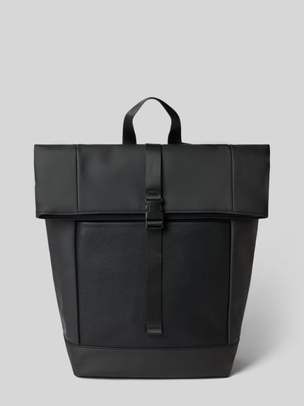 Productfoto, zwarte rugzakfunctie met gummierte bodem model 'lanciano' van JOOP! uit de Heren collectie, gladde en gestructureerde texturen