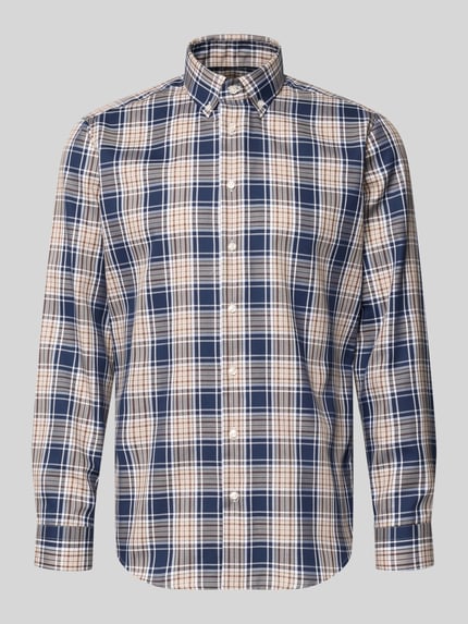Produktfoto, Regular Fit Business-Hemd mit Button-Down-Kragen von Christian Berg Men aus Reine Baumwolle, kariert in Blau, Beige und Weiß, Big Check, Rückenlänge 78 cm, Schulterbreite 59 cm, Ärmellänge 64 cm.