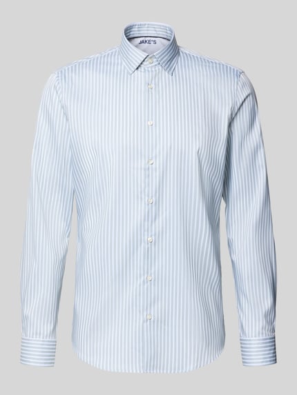 Produktfoto, Slim Fit Businesshemd mit Kentkragen von Jake*s in Hellblau mit weißen Streifen, elastischer Material-Mix, Vorderansicht.