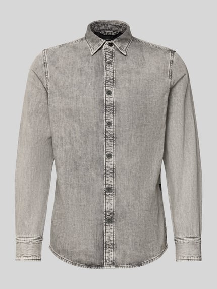 Produktfoto, Freizeithemd mit Knopfleiste von G-Star aus reiner Baumwolle in Grau, Slim-Fit mit Kentkragen, sichtbare Nahtstruktur.