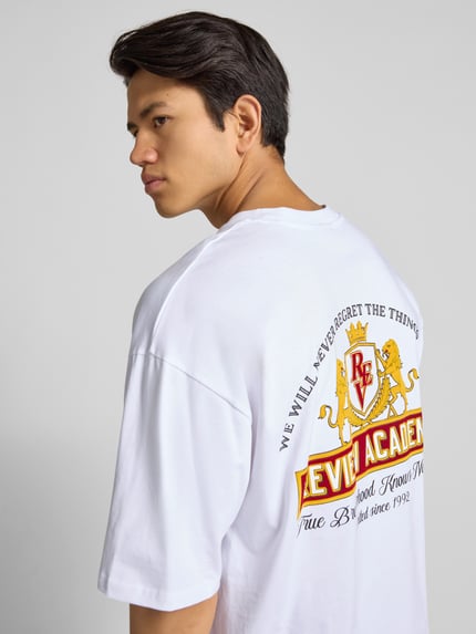 REVIEW T-Shirt mit Label-Patch Weiss 3