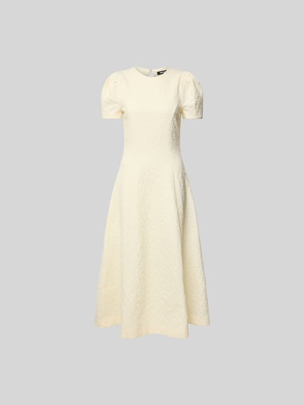 Produktfoto, Midikleid mit floralem allover-detail van ROTATE in crèmekleur, elastische materiaalmix, getailleerde pasvorm, A-lijn, met korte mouwen