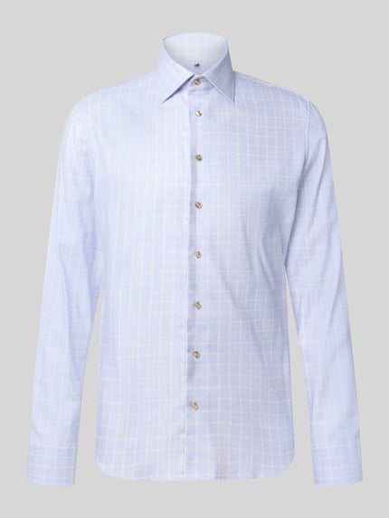 Produktfoto, Slim Fit Businesshemd aus reiner Baumwolle von Seidensticker, hellblau kariertes Muster, glatte Textur, grauer Hintergrund