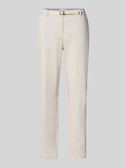 Produktfoto, Chino mit Gürtel und Gesäßtaschen von Christian Berg Woman aus Baumwoll-Elasthan-Mix in Beige, Regular-Fit, strukturierte Oberfläche.