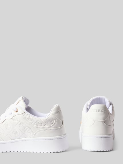 Produktfoto, Sneaker mit Label-Patch und -Prägung Modell 'MIRAM6' van guess, structuurpatroon, lichte plateauzool, afgeronde punt, vetersluiting, hakhoogte maat 40: 3 cm, schachthoogte: 7 cm, schachtbreedte: 8 cm