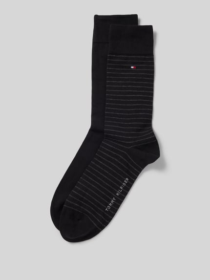 Produktfoto, Socken im 2er-Pack von Tommy Hilfiger aus Baumwollmischung mit Stretch-Anteil, elastischer Bund, verstärkte Belastungszonen, Logo-Stickerei, ein Paar mit feinen Streifen, Schwarz und Grau.