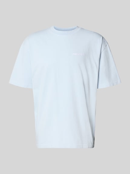 Produktfoto, Oversized T-Shirt mit Label-Stitching von Pegador in hellem Blau, Baumwoll-Mix, Herren T-Shirt mit Rundhalsausschnitt, Rückenlänge 70 cm bei Größe M