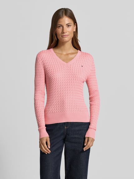 Vrouwenmodel draagt Regular Fit Pullover uit puur katoen van Tommy Hilfiger in lichtroze met ribtextuur, Dames pullover, volledige frontale lichaamsopname