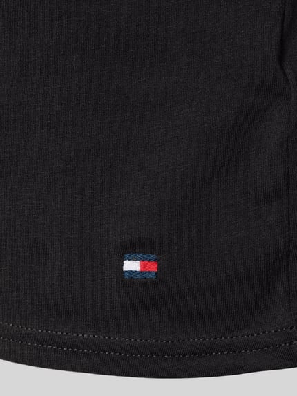 Produktfoto, czarny męski t-shirt o efekcie: jednolity kolor, z mieszanki bawełny, Slim Fit, okrągły dekolt, krótki rękaw, zestaw 3 szt., Slim Fit T-Shirt Set aus Baumwoll-Mix im 3er-Pack von Tommy Hilfiger