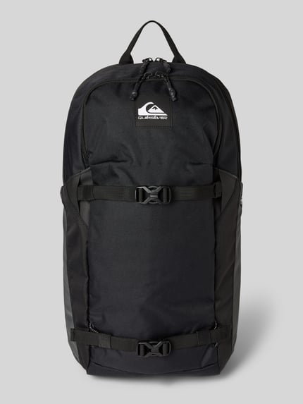 Produktfoto, Rucksack mit Logo-Patch Modell 'ALTACAMA' von Quiksilver in Schwarz mit Hauptfach, Reißverschluss, Fächer, Tragegriff, verstellbare Schultergurte