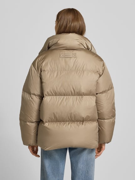 GANT Relaxed Fit Daunenjacke mit Stehkragen Camel 5