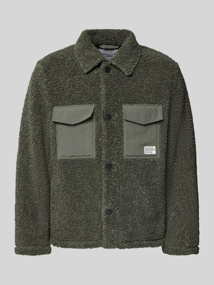 Produktfoto, oliwkowozielona Regular Fit Hemdjacke mit Brustleistentaschen von Marc O'Polo DENIM, miękki materiał o teksturze baranka