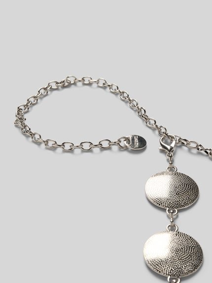 Productfoto, zilverkleurige lengteverstelbare Kettengürtel van Vanzetti met karabijnsluiting, labeldetail, ronde vormen, 3 cm breed.