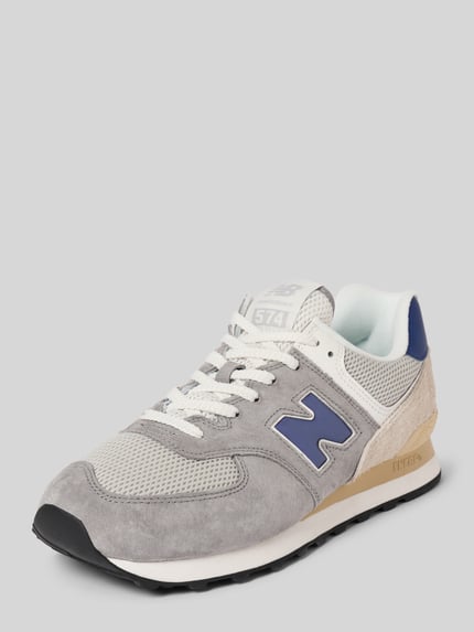 Produktfoto, Sneaker mit Logo-Detail von New Balance in Grau mit blauen Elementen, Schnürverschluss, abgerundete Passform, profilierte Sohle, Absatzhöhe 3 cm, Schafthöhe 8 cm, Schaftweite 7 cm, Herren Sneaker