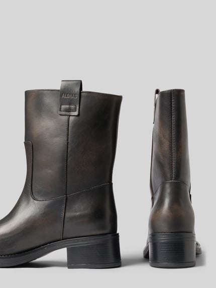 Productfoto, Boots uit echt leer model 'Rajan Vintage' van ALOHAS, afgeronde punt, gladde zool, hakhoogte 5 cm, schachthoogte 21 cm, schachtbreedte 7 cm, donkerbruine tinten met glad oppervlak