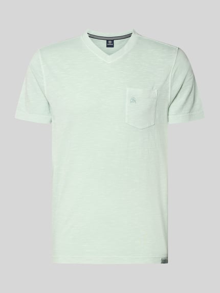 Produktfoto, Regular Fit T-shirt met V-hals van Lerros in lichtgroen, puur katoen met borstzak en gestikt logo, ruglengte maat M 68 cm