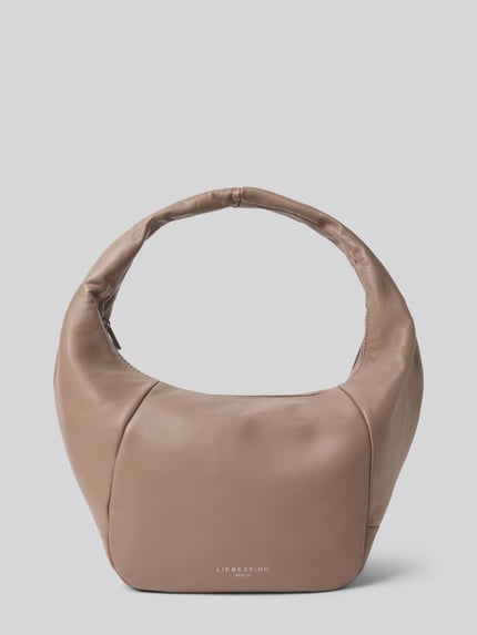 Produktfoto, Hobo Bag mit Label-Detail Modell 'FARRAH' von LIEBESKIND BERLIN in Taupe, Hauptfach mit Reißverschluss, Tragehenkel, Innenfach, Maße 40x26x20 cm, 68 cm Schulterriemen.