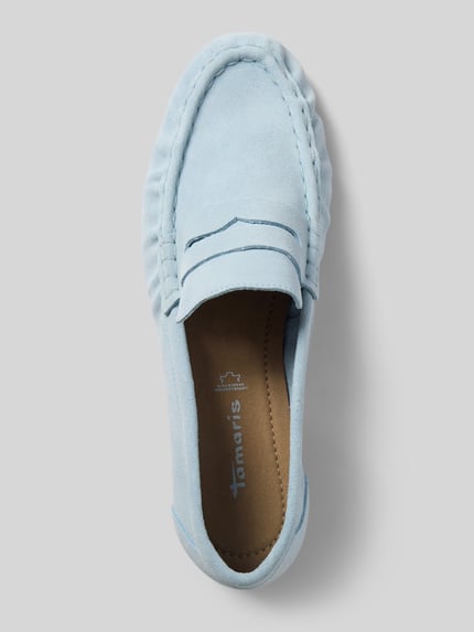 Productfoto, Loafer aus echtem Leder van Tamaris in lichtblauw nubuck met afgeronde neus, vlakke zool, logo-prägung, gestructureerde zool, leren look.