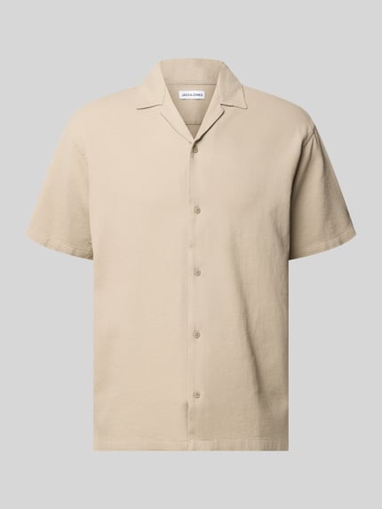Produktfoto, Regular Fit Freizeithemd mit Strukturmuster Modell 'Global' von Jack & Jones aus Reiner Baumwolle in Beige, kurzärmelig, Reverskragen, durchgehende Knopfleiste, leicht strukturierte Oberfläche