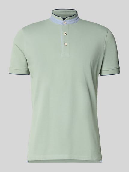 Produktfoto, Regular Fit Poloshirt aus reiner Baumwolle mit Stehkragen von Christian Berg Men in Mintgrün, Knopfleiste, elastische Ärmelabschlüsse, kurzärmeliges Design, fein strukturierte Oberfläche, Rückenlänge bei Größe M 75 cm.