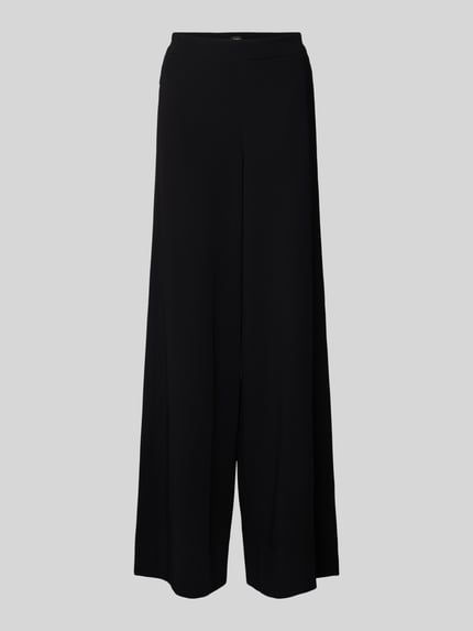 Produktfoto, schwarze Wide Fit Stoffhose mit teilelastischem Bund Modell 'Coraline' von MAC, glatte Oberfläche, sichtbare Nähte, elastischer Material-Mix, Eingrifftaschen mit Reißverschluss, Straight-Leg-Form, Damen Stoffhose, neutrales hellgraues Fotostudio-Hintergrund.