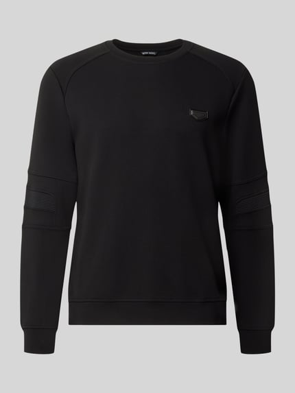 Produktfoto, Sweatshirt mit Label-Patch Modell 'NEUTER' von Antony Morato in Schwarz, taillierte Passform, gerippter Rundhalsausschnitt, glatte Textur, dezente Applikationen, verstärkte Ärmel, elastische Abschlüsse, Rückenlänge und Ärmellänge in Größe M.