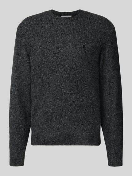 Produktfoto, Strickpullover mit Logo-Stitching Modell 'CURTIS' von Carhartt Work In Progress in dunklem Grau, lockerer Schnitt, grobe Textur, Rundhalsausschnitt, gerippte Abschlüsse, Material-Mix mit Stretch-Anteil