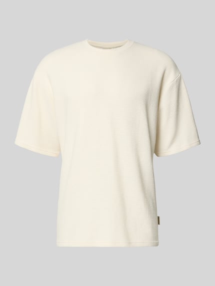 Produktfoto, cremefarbenes T-Shirt mit Strukturmuster und Rundhalsausschnitt Modell 'PETER' von Redefined Rebel im Relaxed Fit, Baumwoll-Mix