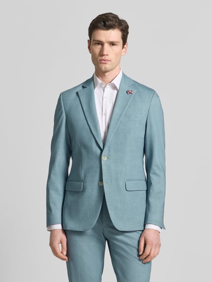 Männermodel trägt Slim Fit Anzug mit 2-Knopf-Sakko von Wilvorst in Hellblau, Material-Mix mit Baumwolle, Nahaufnahme Oberkörper